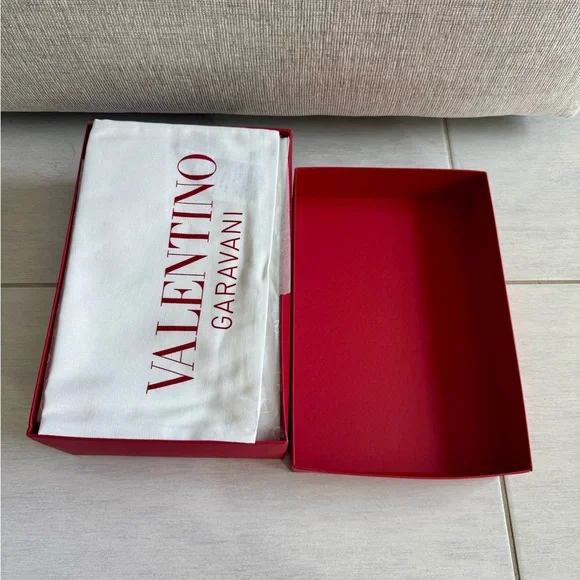 BRAND NEW Valentino Garavani RockStud Brown Sandals - Picture 3 of 9